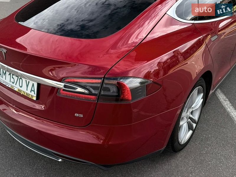 Лифтбек Tesla Model S 2014 в Киеве