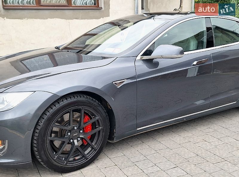 Tesla Model S 2015
