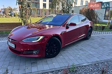 Ліфтбек Tesla Model S 2016 в Городку