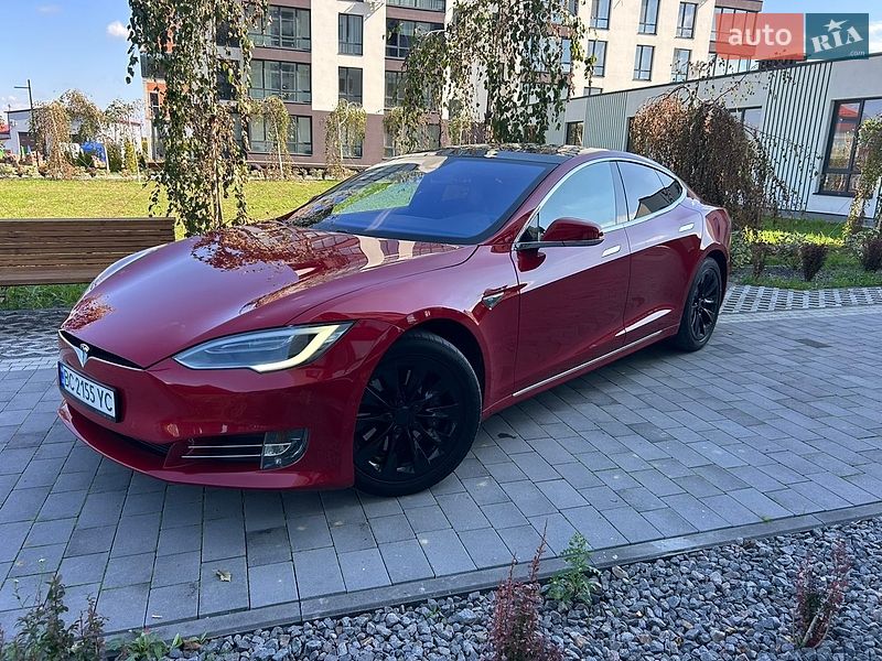 Ліфтбек Tesla Model S 2016 в Городку
