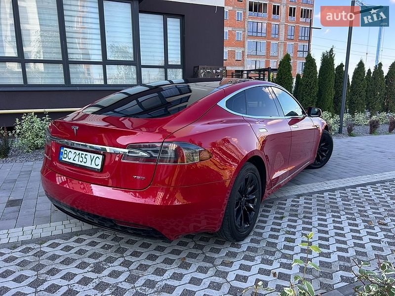 Ліфтбек Tesla Model S 2016 в Городку