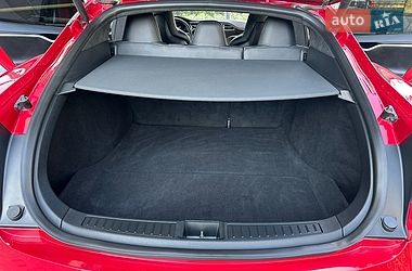 Ліфтбек Tesla Model S 2016 в Городку
