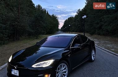 Лифтбек Tesla Model S 2018 в Киеве