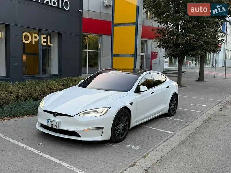 Tesla Model S 2021