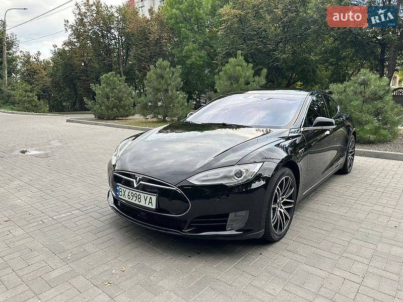 Tesla Model S 2015