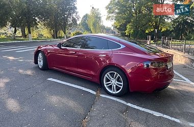 Лифтбек Tesla Model S 2016 в Радомышле
