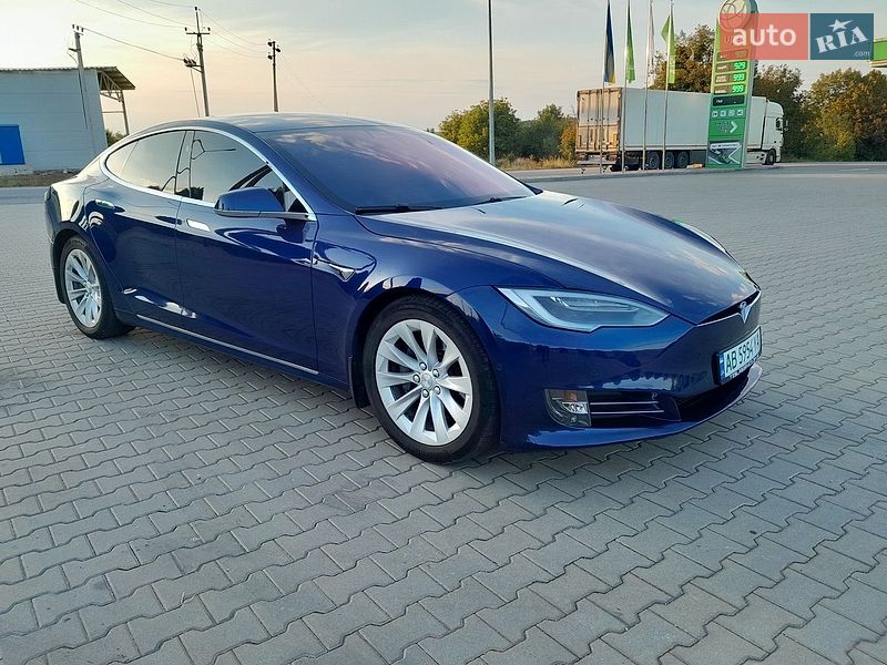 Лифтбек Tesla Model S 2016 в Виннице
