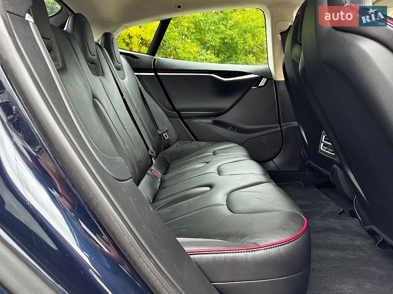 Лифтбек Tesla Model S 2013 в Луцке