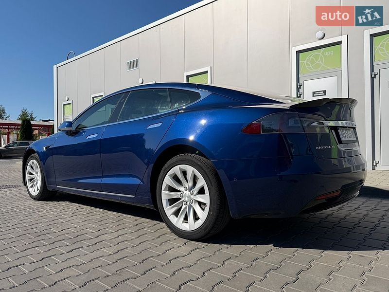 Лифтбек Tesla Model S 2018 в Виннице
