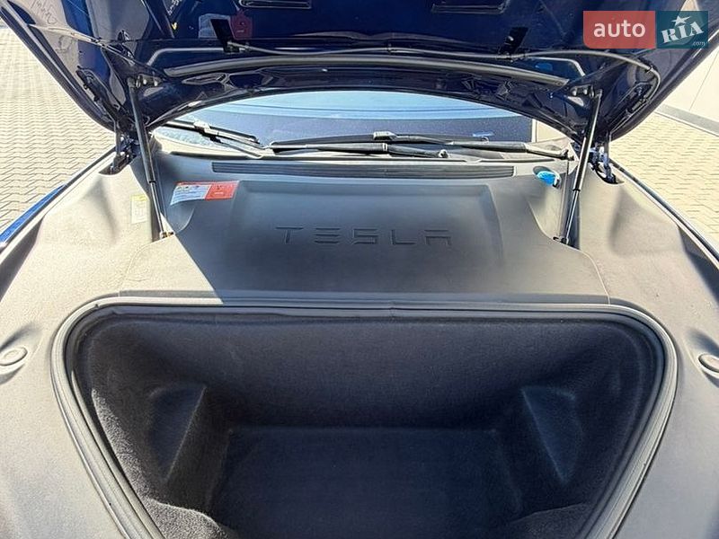 Лифтбек Tesla Model S 2018 в Виннице