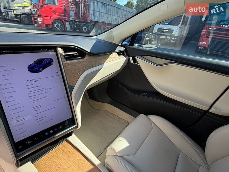 Лифтбек Tesla Model S 2018 в Виннице