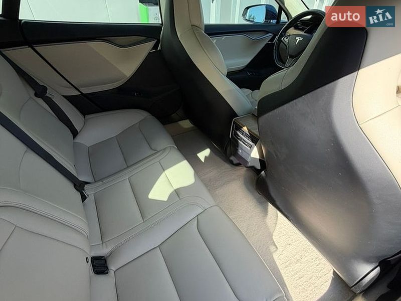 Лифтбек Tesla Model S 2018 в Виннице