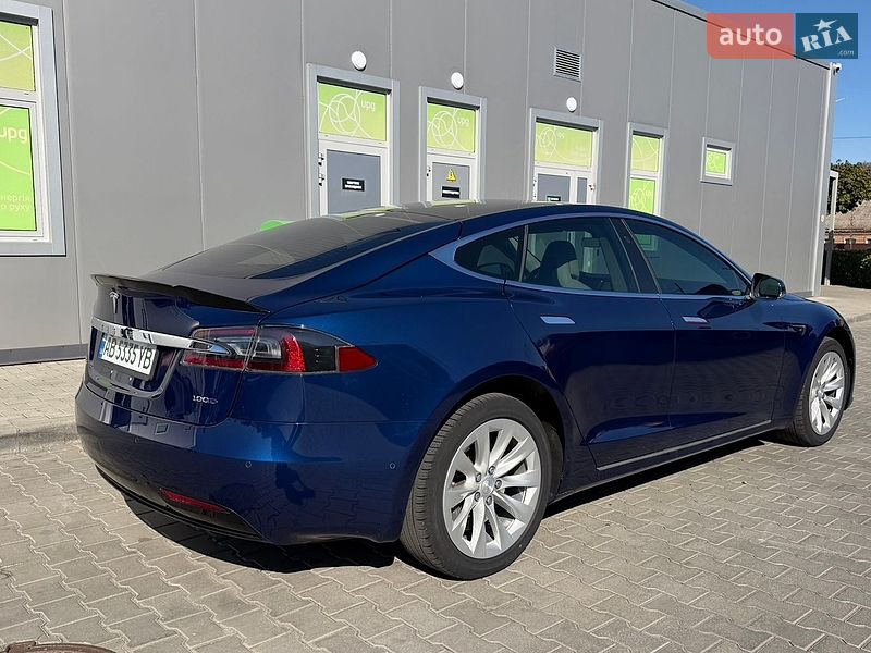 Лифтбек Tesla Model S 2018 в Виннице