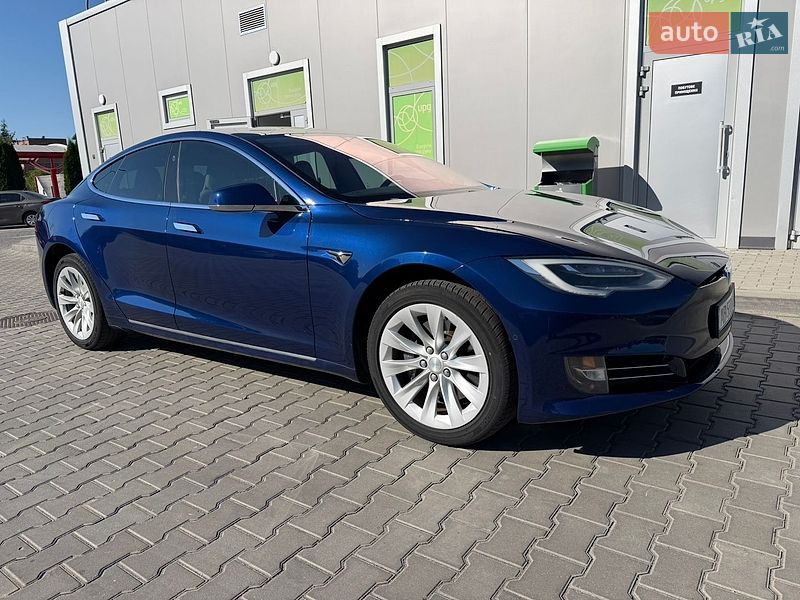 Лифтбек Tesla Model S 2018 в Виннице