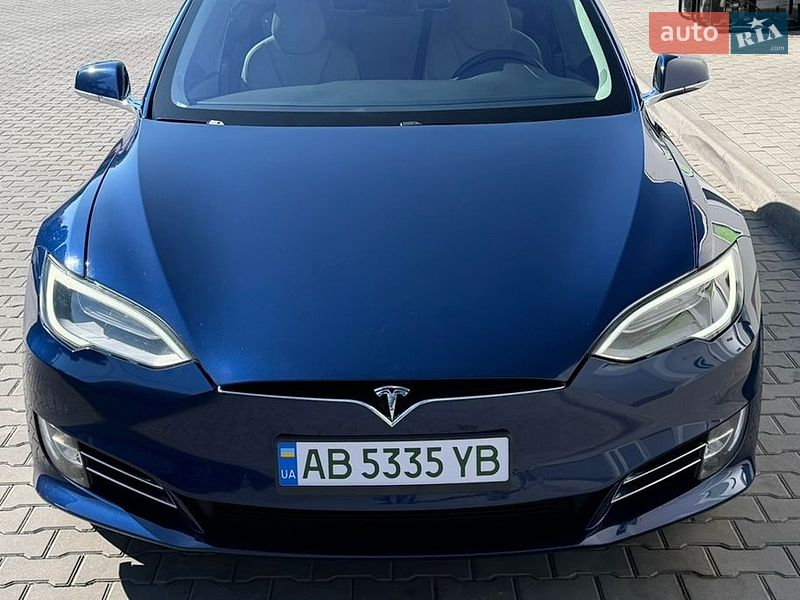 Лифтбек Tesla Model S 2018 в Виннице