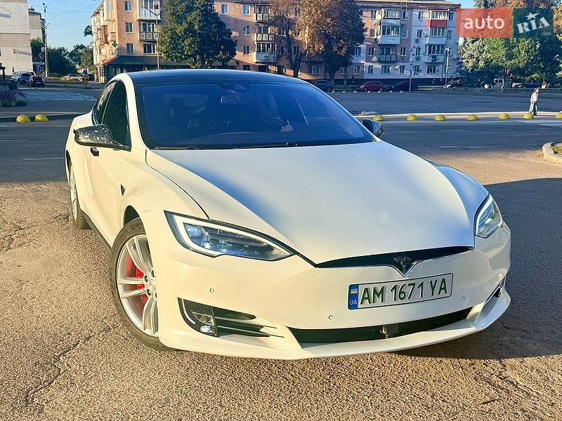 Tesla Model S 2014