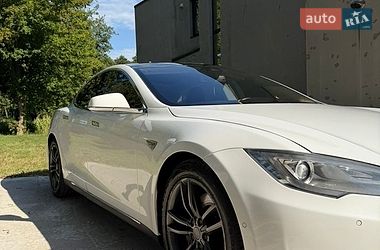 Лифтбек Tesla Model S 2015 в Киеве