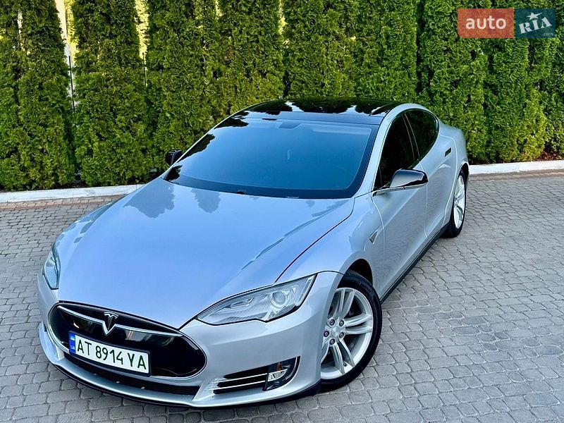 Ліфтбек Tesla Model S 2013 в Трускавці