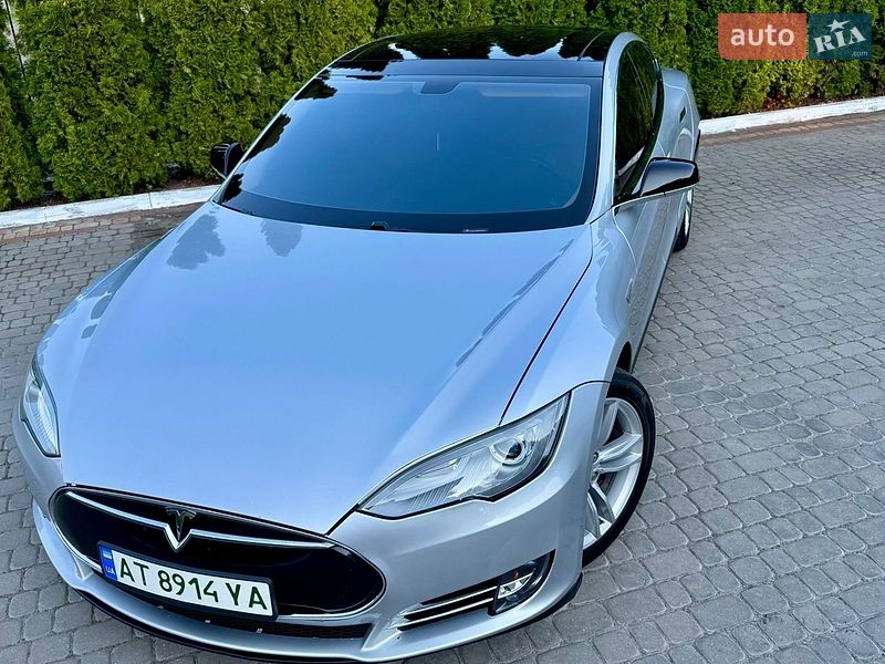 Ліфтбек Tesla Model S 2013 в Трускавці