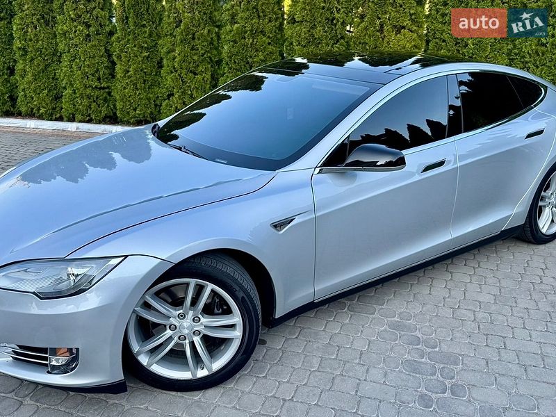 Ліфтбек Tesla Model S 2013 в Трускавці