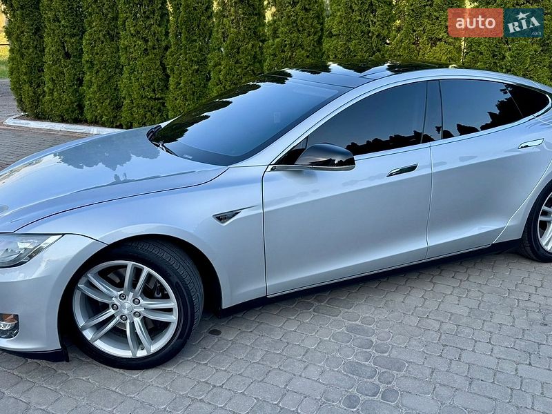 Ліфтбек Tesla Model S 2013 в Трускавці