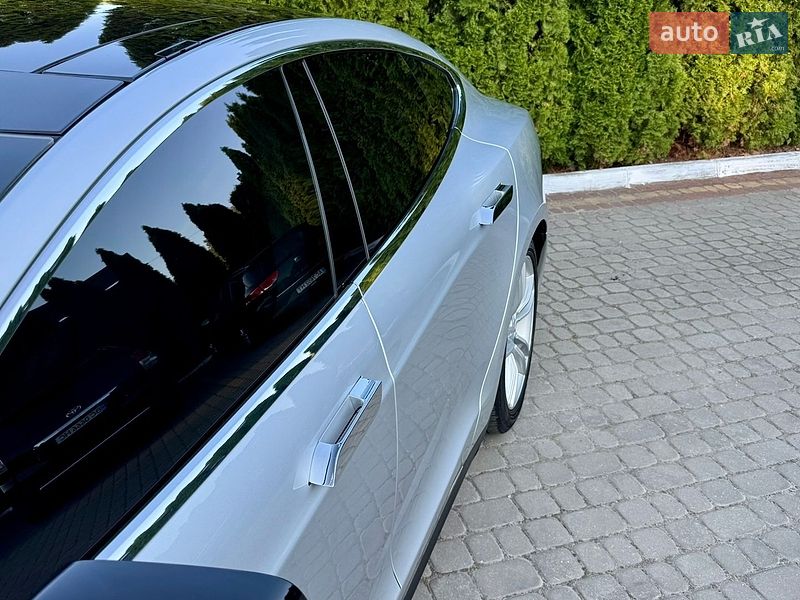 Ліфтбек Tesla Model S 2013 в Трускавці