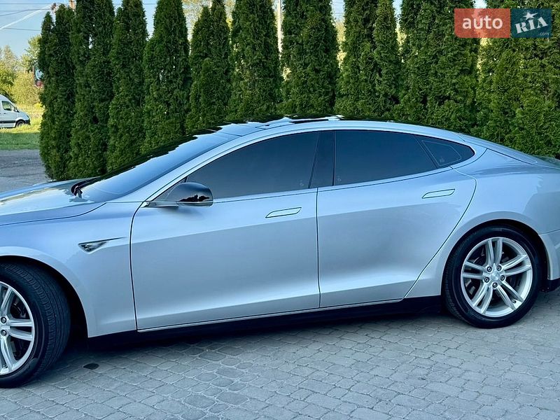 Ліфтбек Tesla Model S 2013 в Трускавці
