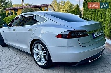 Ліфтбек Tesla Model S 2013 в Трускавці