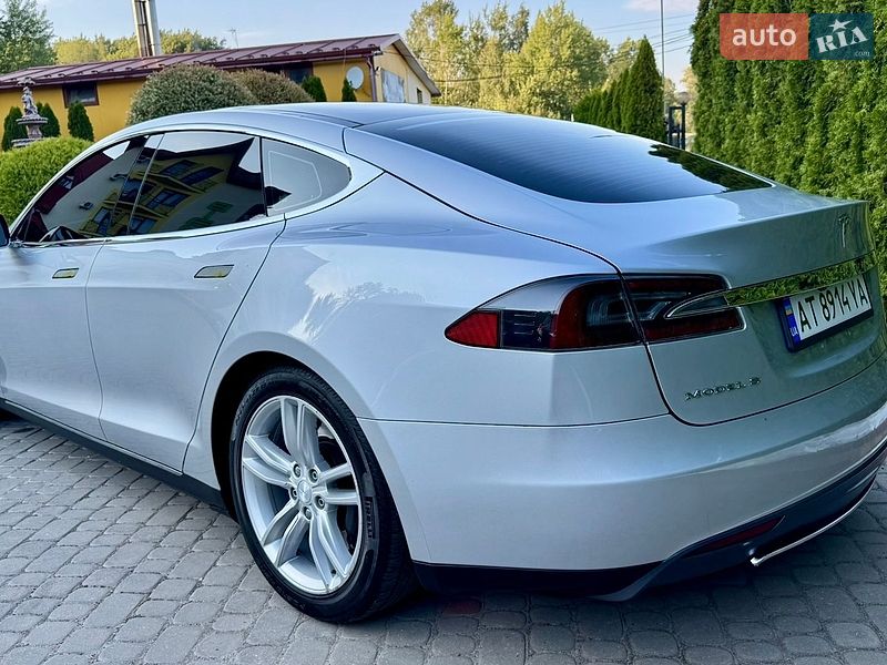 Ліфтбек Tesla Model S 2013 в Трускавці