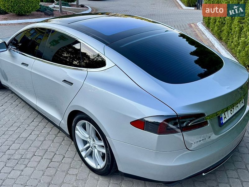 Ліфтбек Tesla Model S 2013 в Трускавці