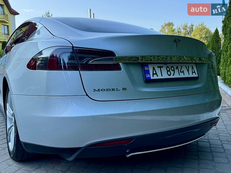 Ліфтбек Tesla Model S 2013 в Трускавці