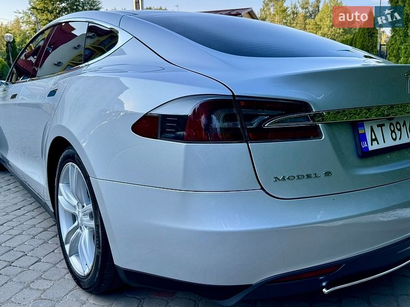 Ліфтбек Tesla Model S 2013 в Трускавці