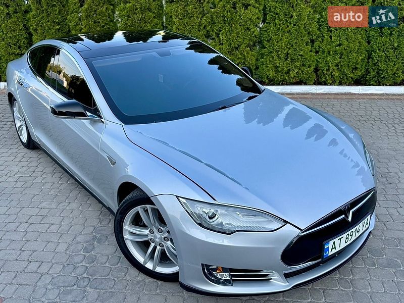 Ліфтбек Tesla Model S 2013 в Трускавці