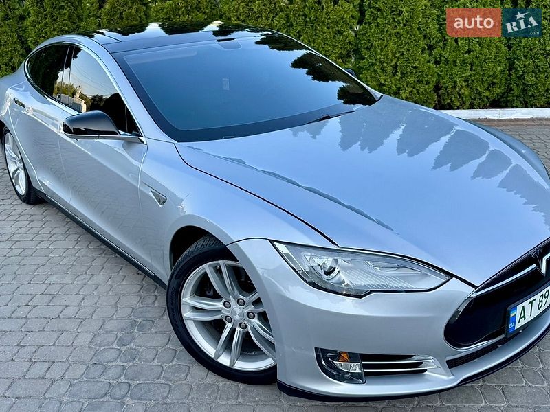 Ліфтбек Tesla Model S 2013 в Трускавці