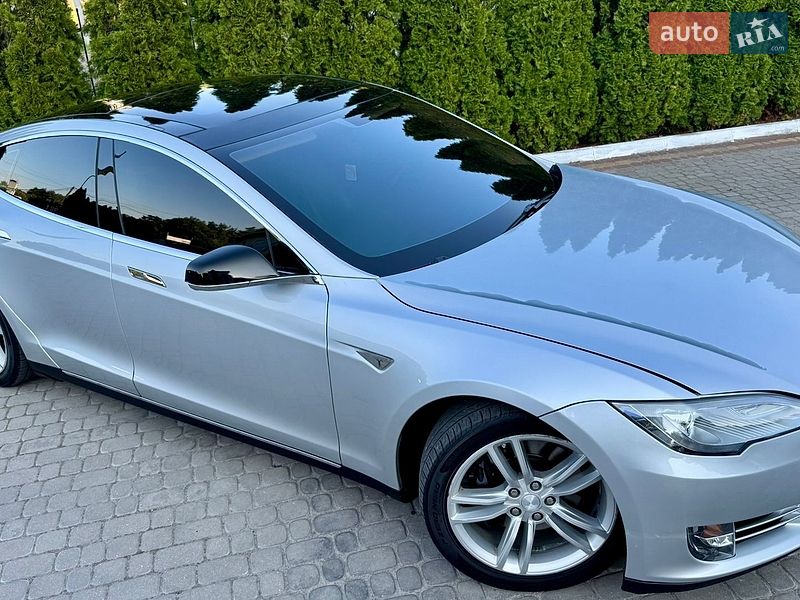 Ліфтбек Tesla Model S 2013 в Трускавці