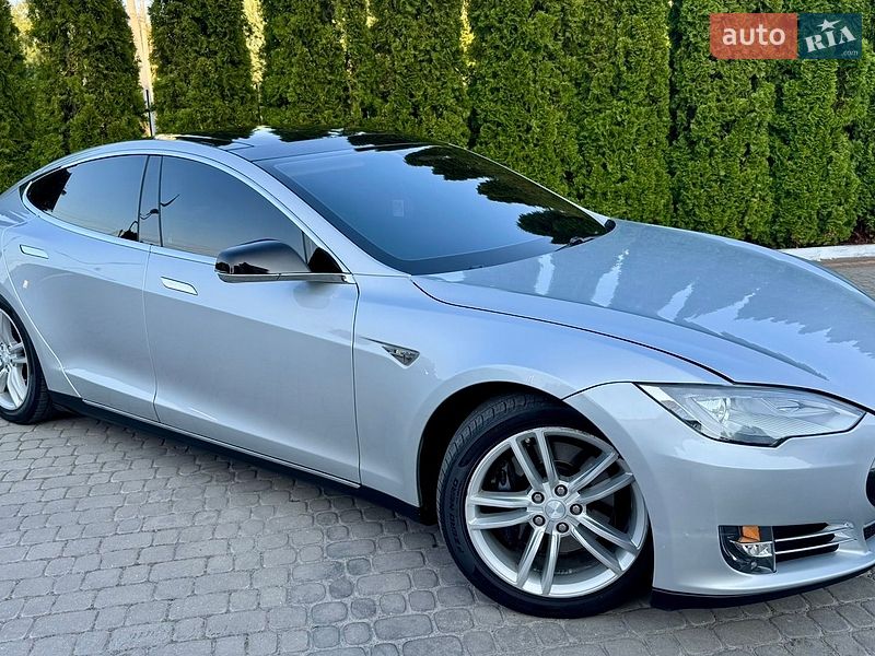 Ліфтбек Tesla Model S 2013 в Трускавці