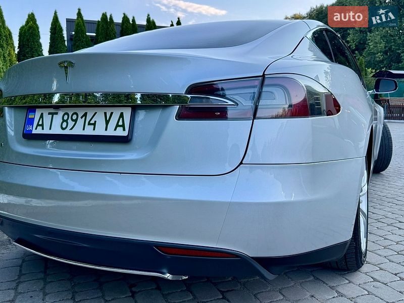 Ліфтбек Tesla Model S 2013 в Трускавці