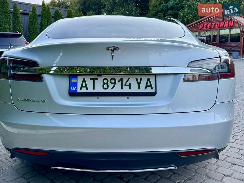 Ліфтбек Tesla Model S 2013 в Трускавці