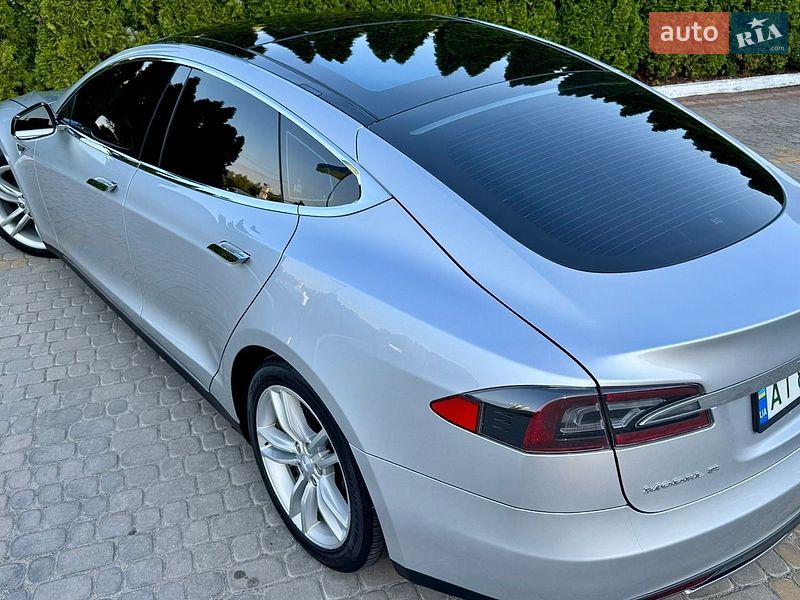 Ліфтбек Tesla Model S 2013 в Трускавці