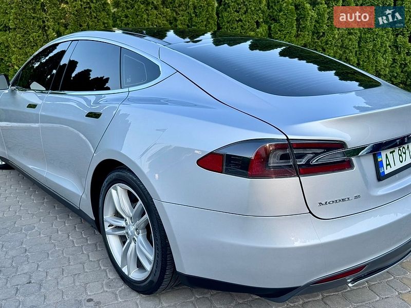 Ліфтбек Tesla Model S 2013 в Трускавці