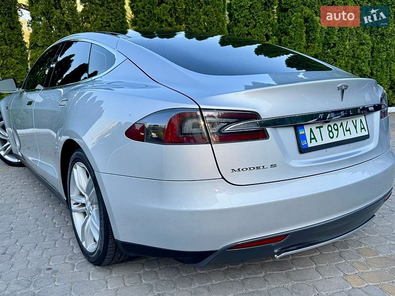 Ліфтбек Tesla Model S 2013 в Трускавці