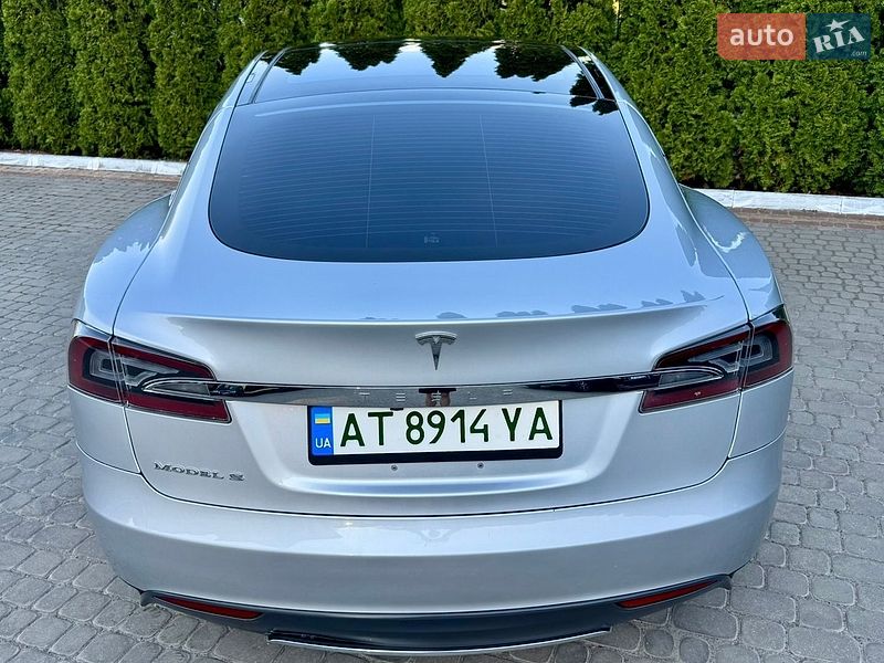 Ліфтбек Tesla Model S 2013 в Трускавці