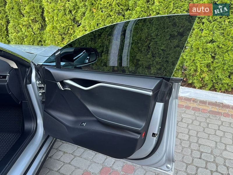 Ліфтбек Tesla Model S 2013 в Трускавці