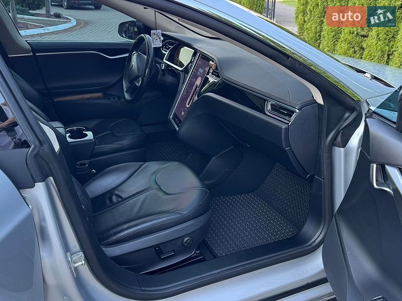 Ліфтбек Tesla Model S 2013 в Трускавці