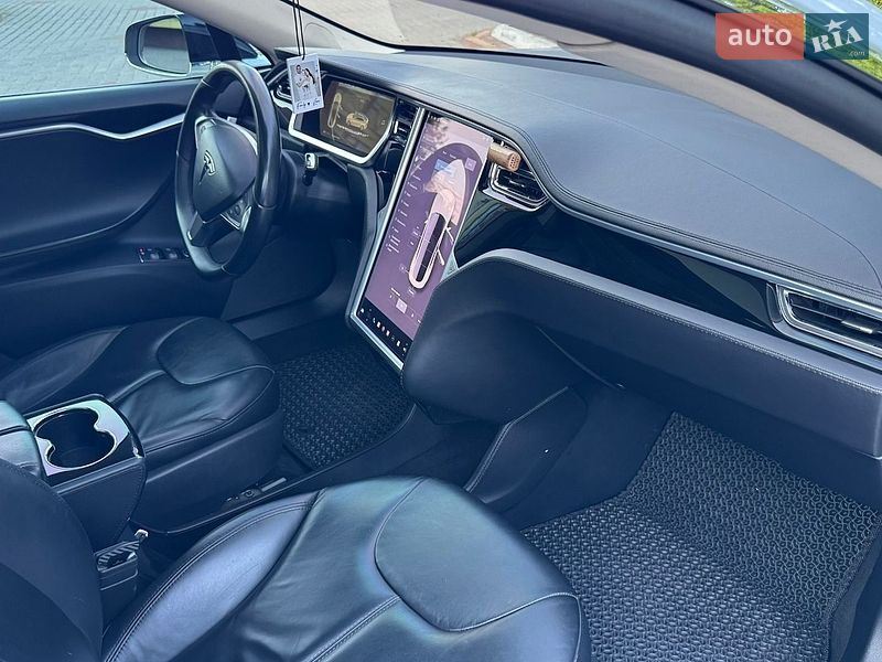 Ліфтбек Tesla Model S 2013 в Трускавці