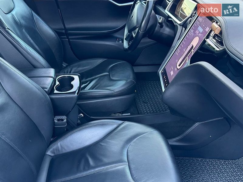 Ліфтбек Tesla Model S 2013 в Трускавці