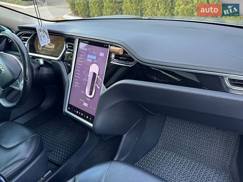 Ліфтбек Tesla Model S 2013 в Трускавці