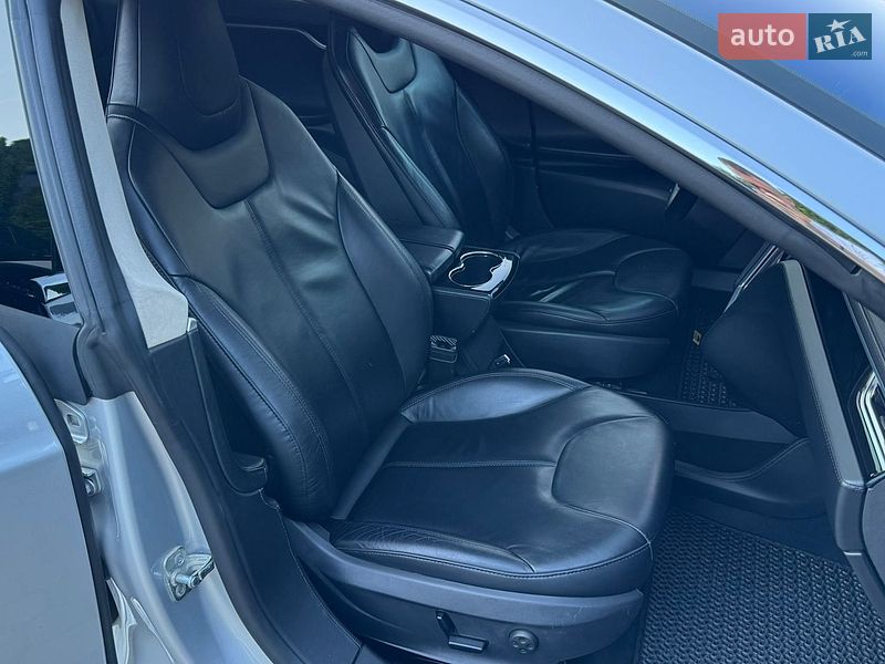 Ліфтбек Tesla Model S 2013 в Трускавці
