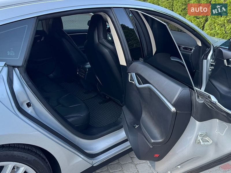 Ліфтбек Tesla Model S 2013 в Трускавці