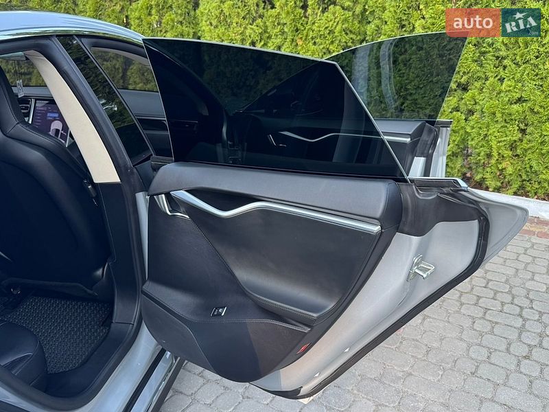Ліфтбек Tesla Model S 2013 в Трускавці
